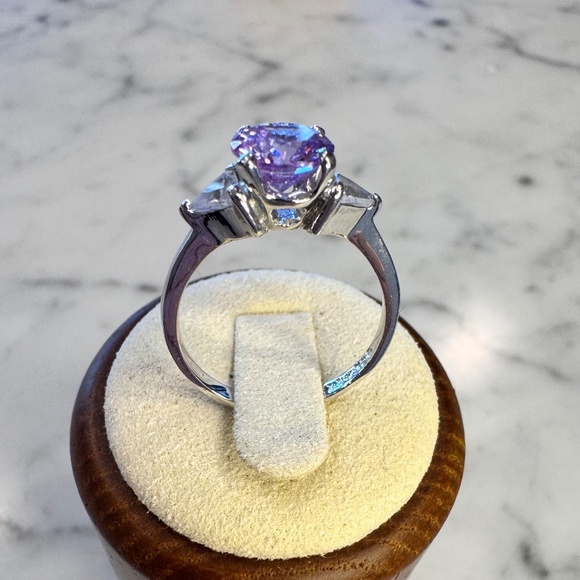 Lavender brilliant cut cubic zirconia with 2 clear CZ marked 925 RSC silver ring - Picture 4 of 9